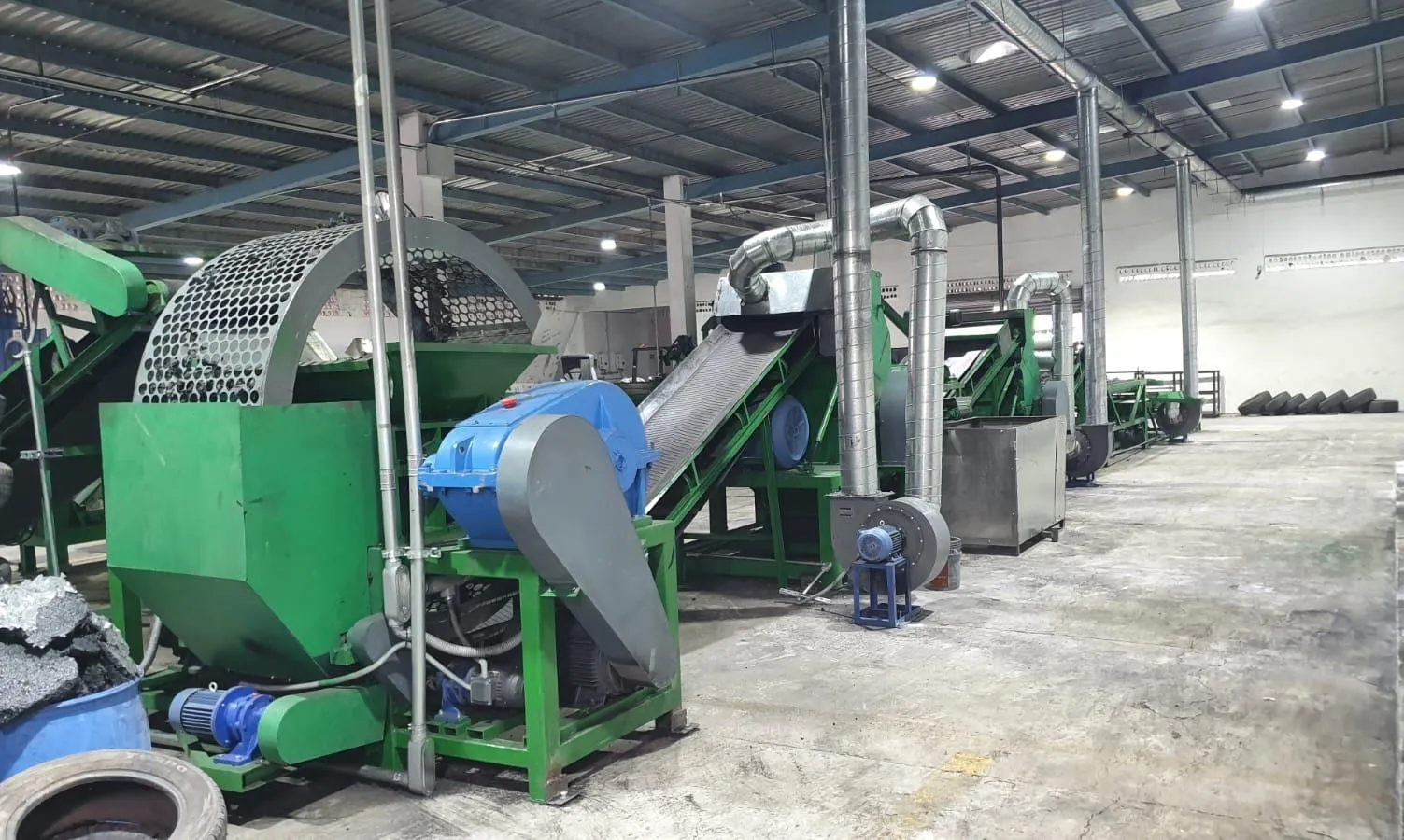 Línea completa de reciclaje de neumáticos Ecomarsu instalada en nave industrial